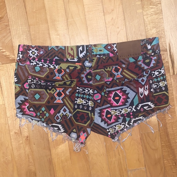 BILLABONG Shorts - Picture 2 of 8